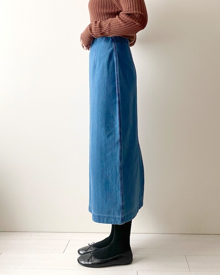 【ユニクロ】1枚で最強！シルエットがきれいな「楽ちんスカート」伸縮性バツグンで動きやすい！