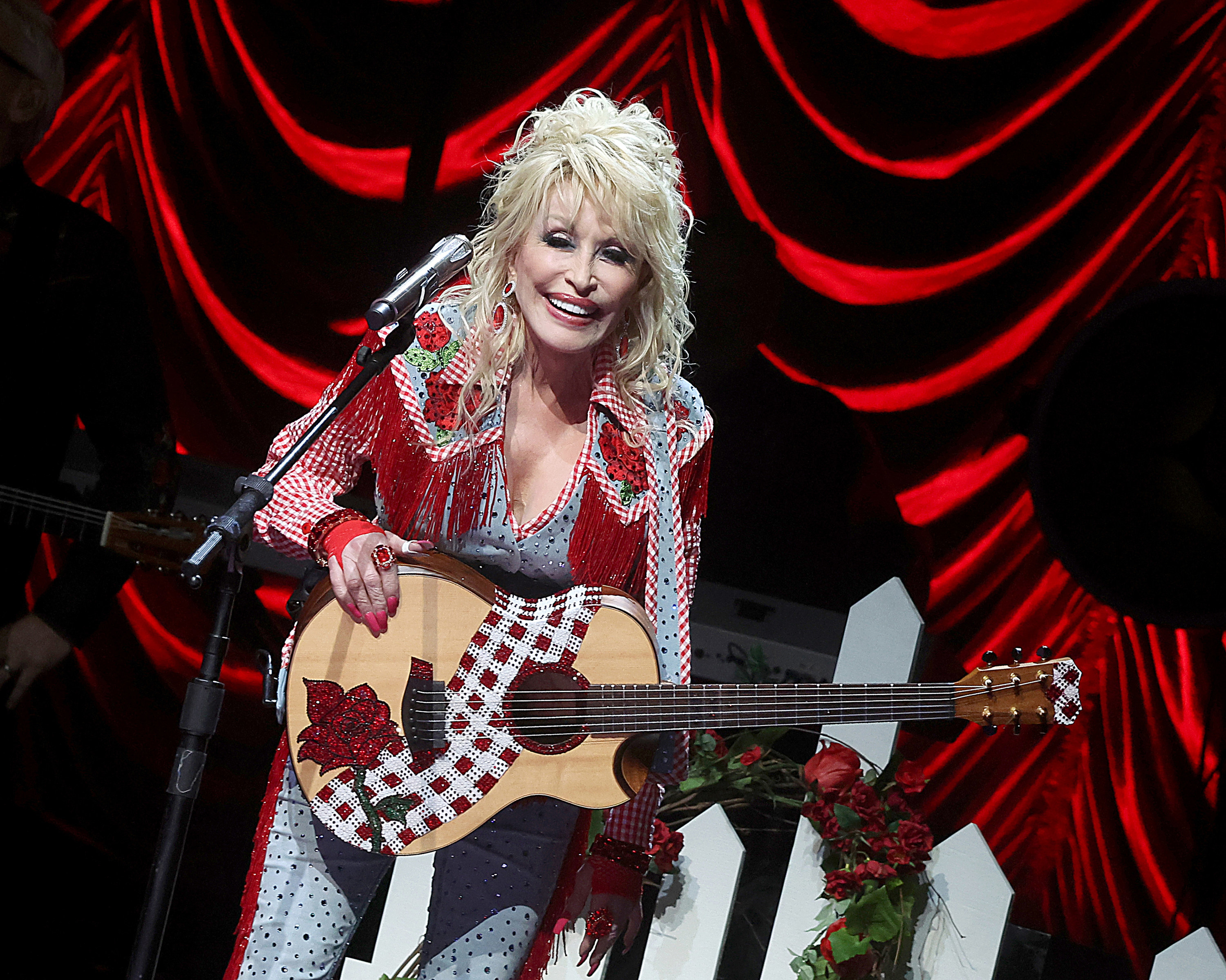 Dolly onstage with a guitar