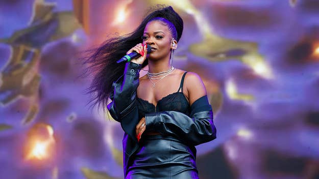 Ari Lennox informed her fans on Twitter that she will no longer headline a tour following the conclusion of the 'Age/Sex/Location' tour next year.