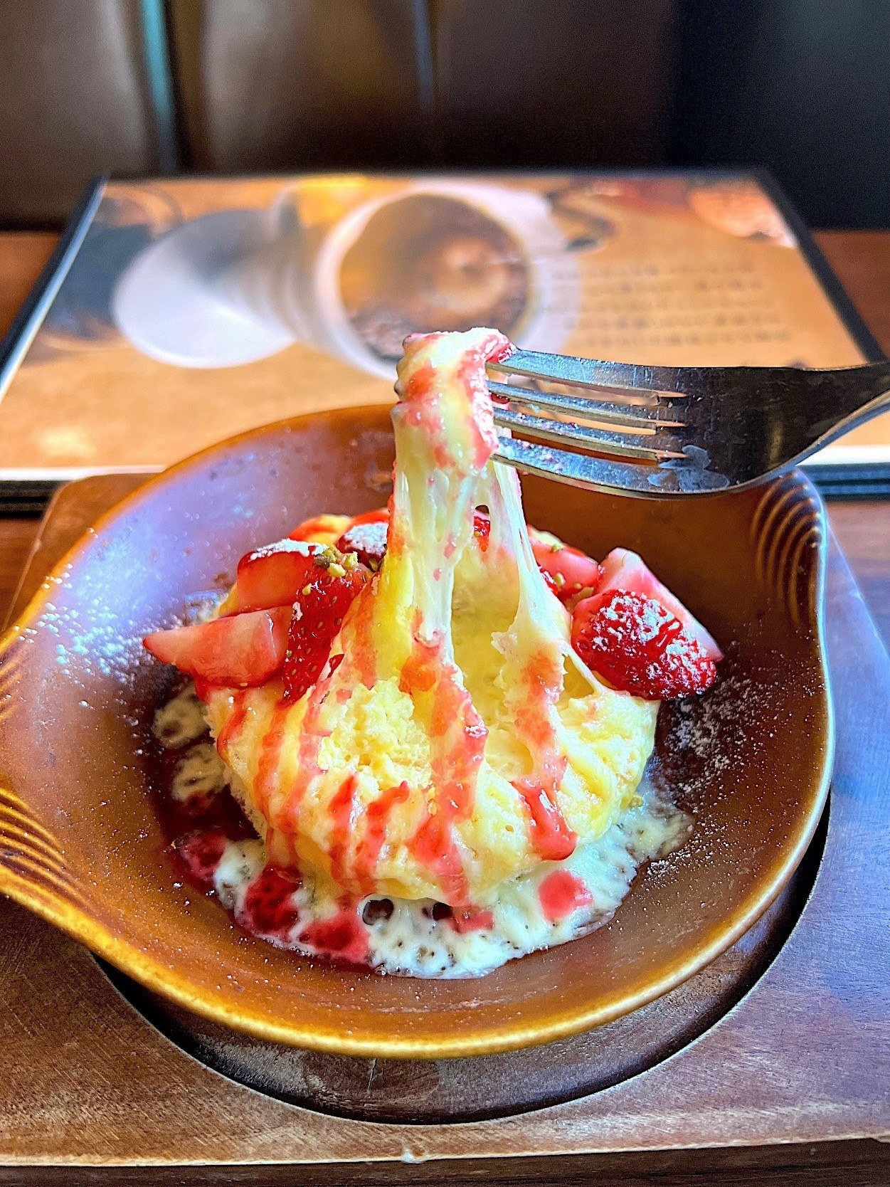 星野珈琲のおすすめスイーツ「苺のふわとろ焼きチーズケーキ」