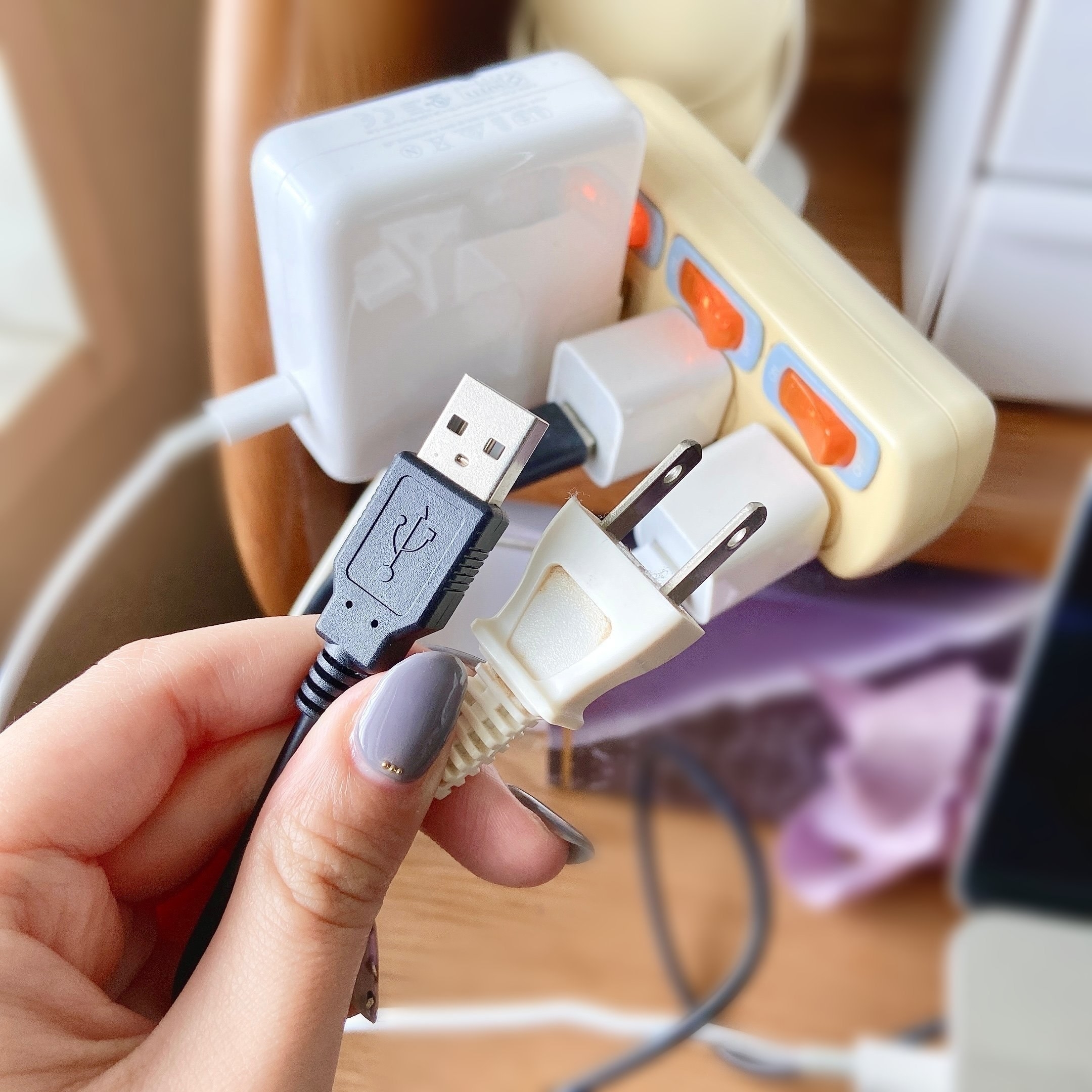 ニトリのオススメの便利グッズ「3.1A USBポート付2口節電タップ 2m」