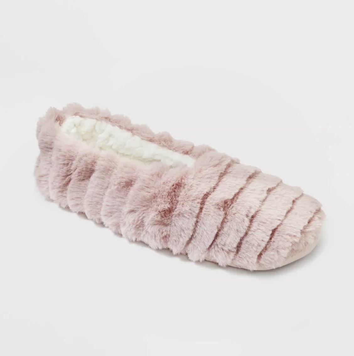 the pink fuzzy slip-on slipper socks