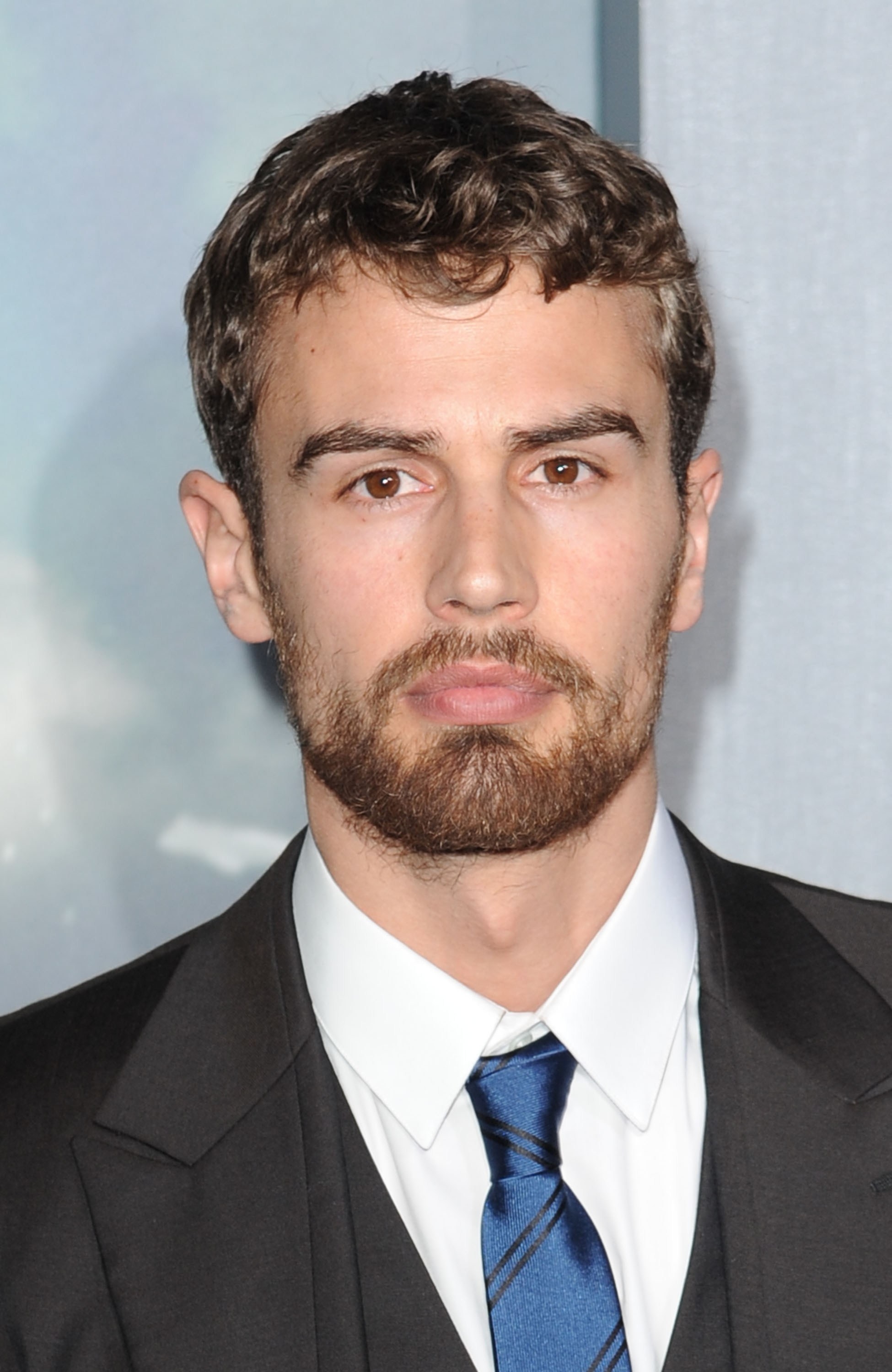 Theo James Says Acting In Divergent Was Boring - 98