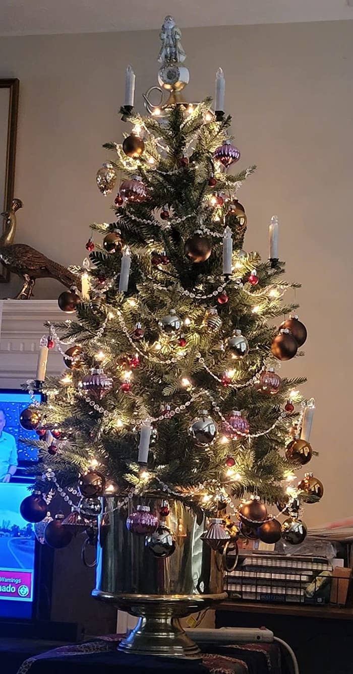 Reviewer's tree decorated with ornaments on the table