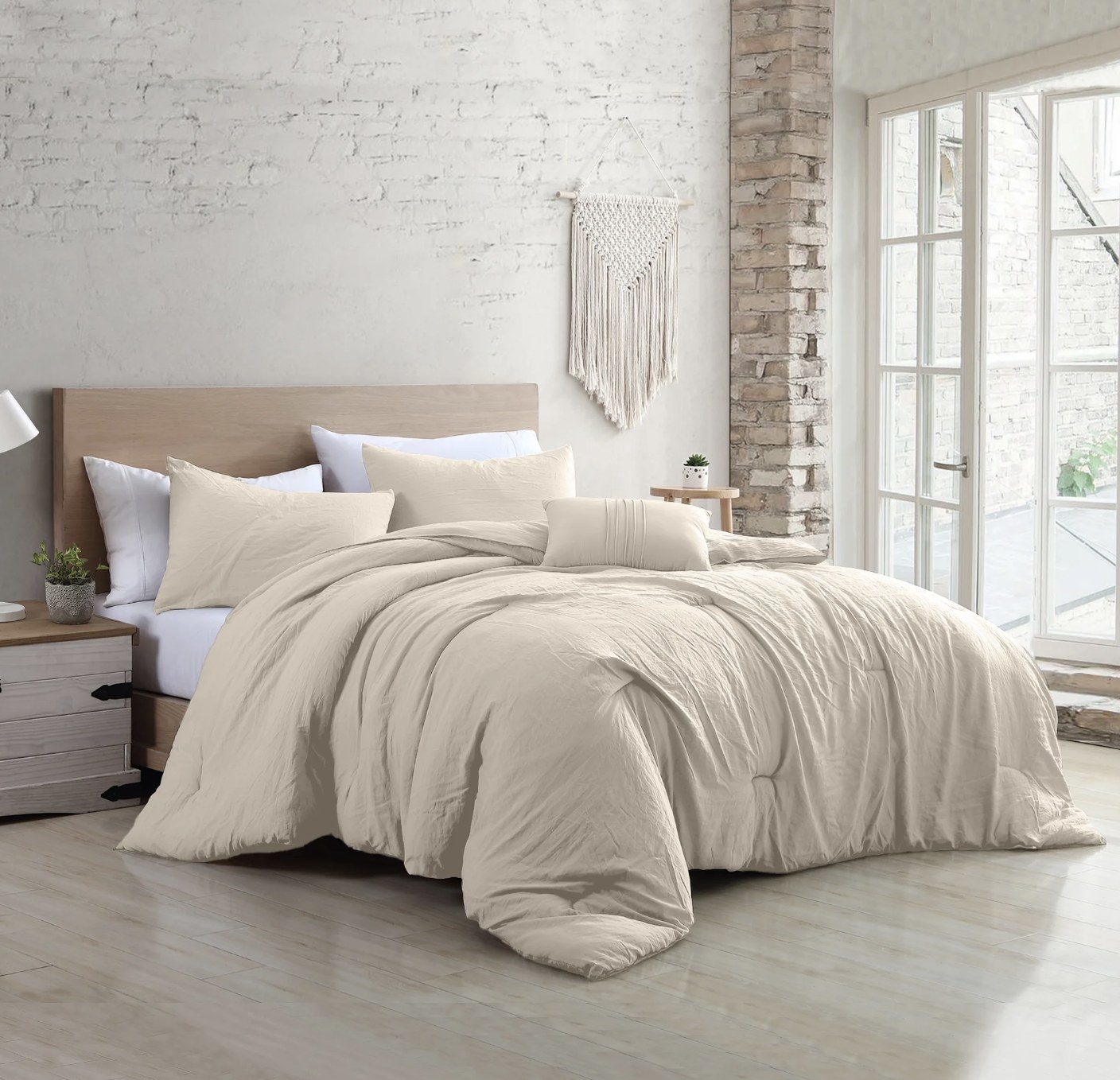 A beige comforter set