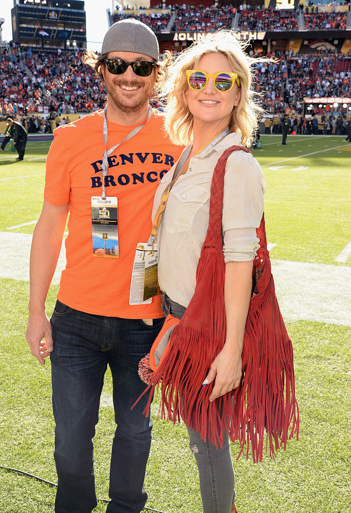 Oliver and Kate Hudson at a sporting event