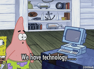 帕特里克指向一个台式电脑,告诉海绵宝宝我们有技术