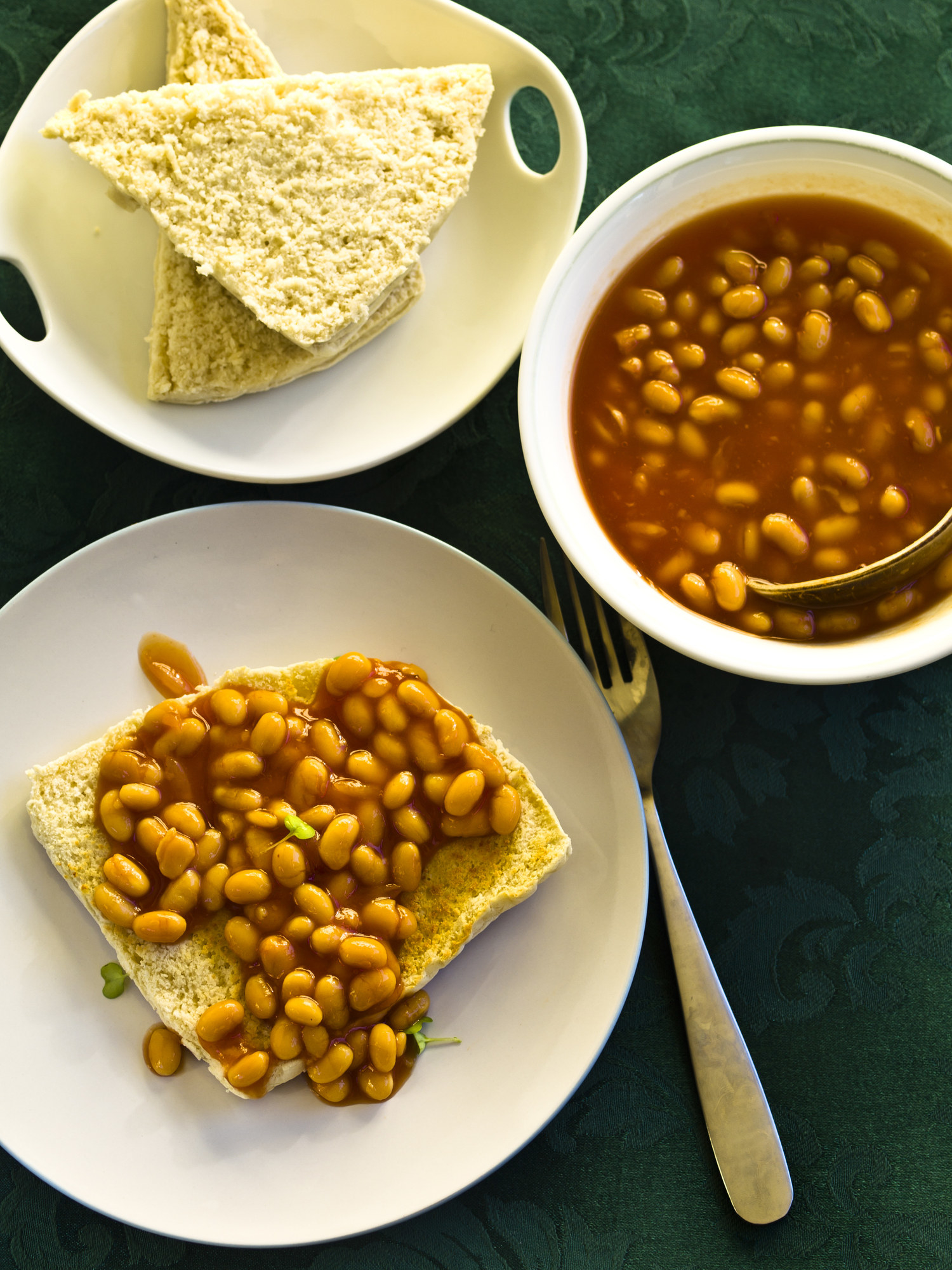 Baked beans on bread.