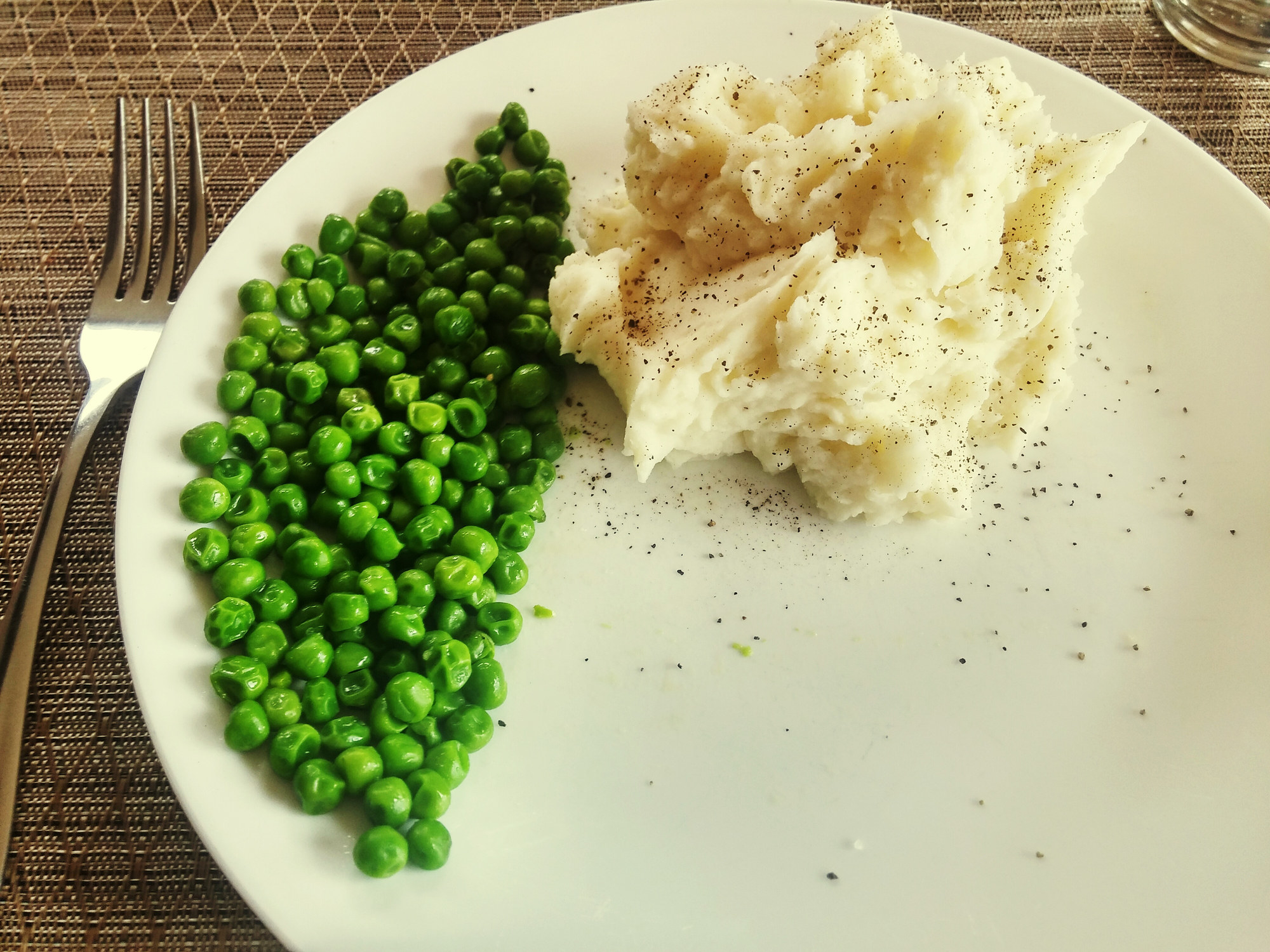 Mashed potatoes and peas.