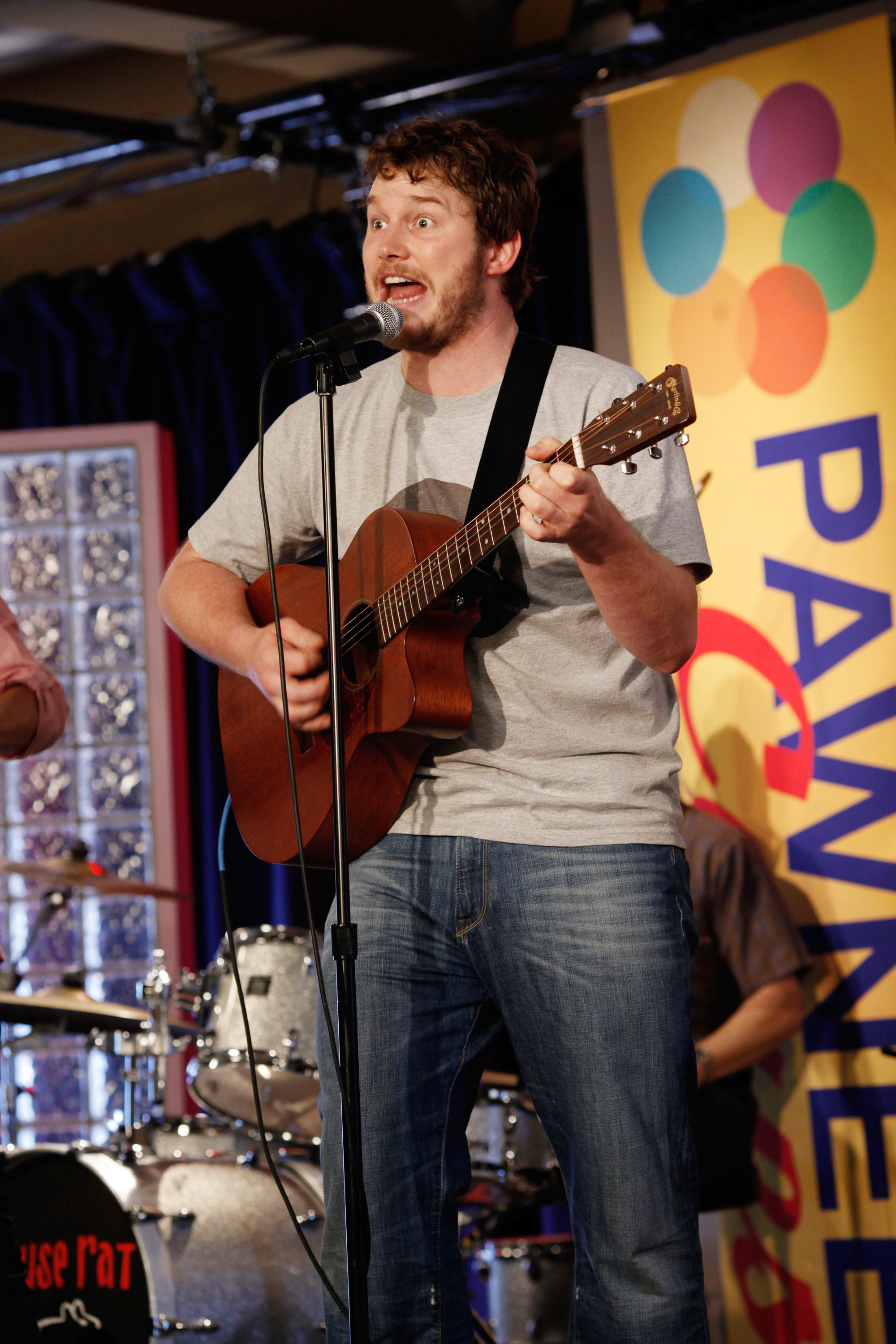 chris playing a guitar and singing in parks and rec
