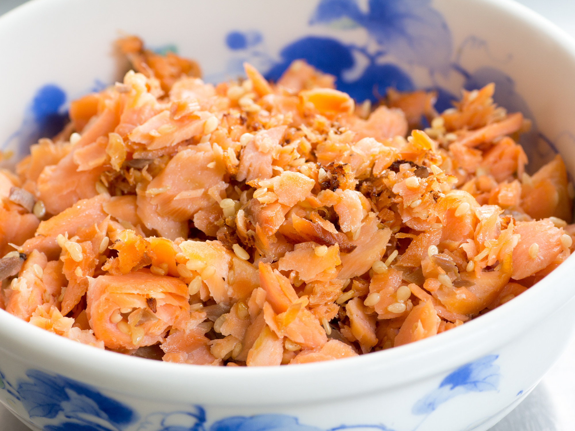 Flaked salmon in a bowl.