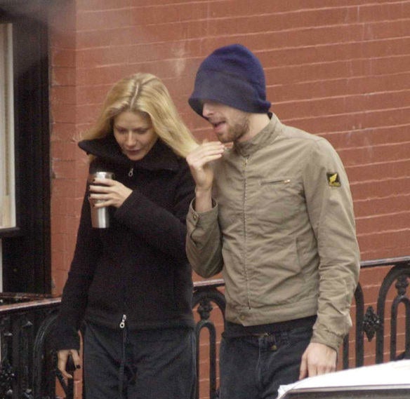 Gwyneth Paltrow and Chris Martin walking outside