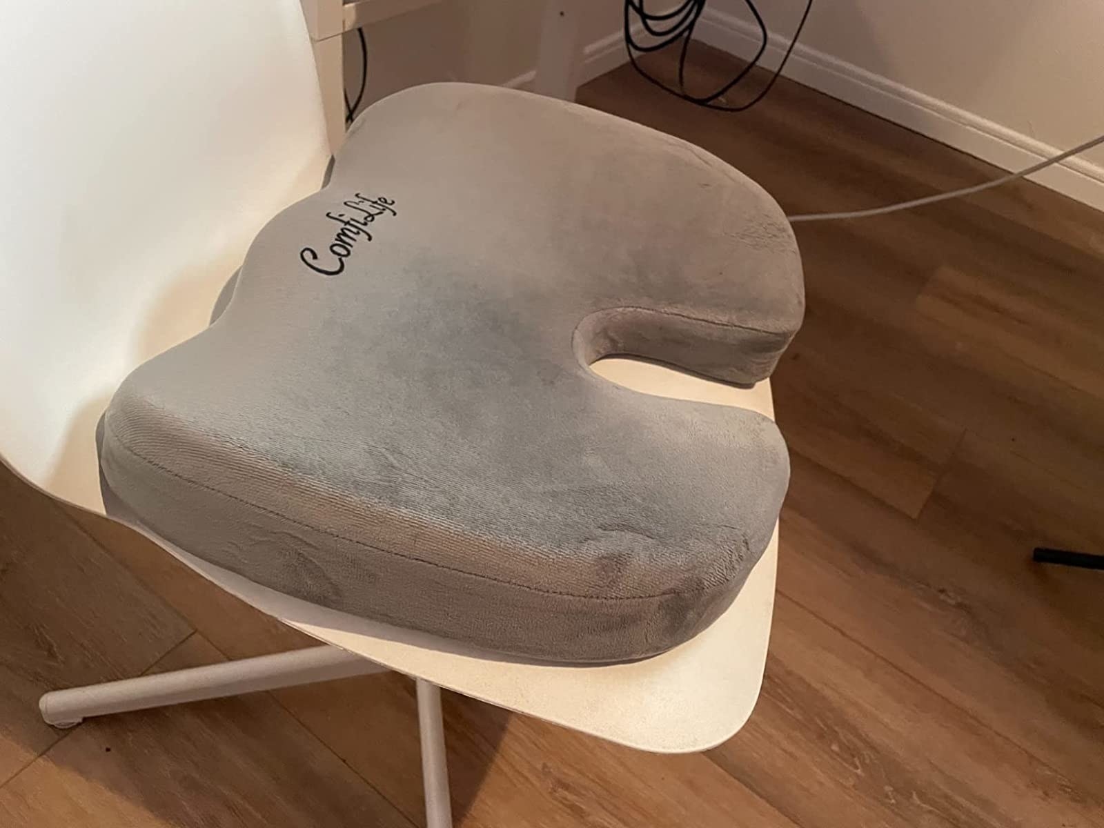 Reviewer image of cushion on a desk chair