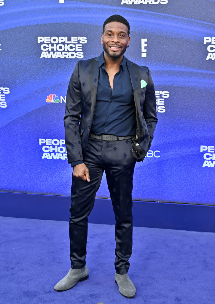 el Mitchell attends the 2022 People&#x27;s Choice Awards in a colorful suit