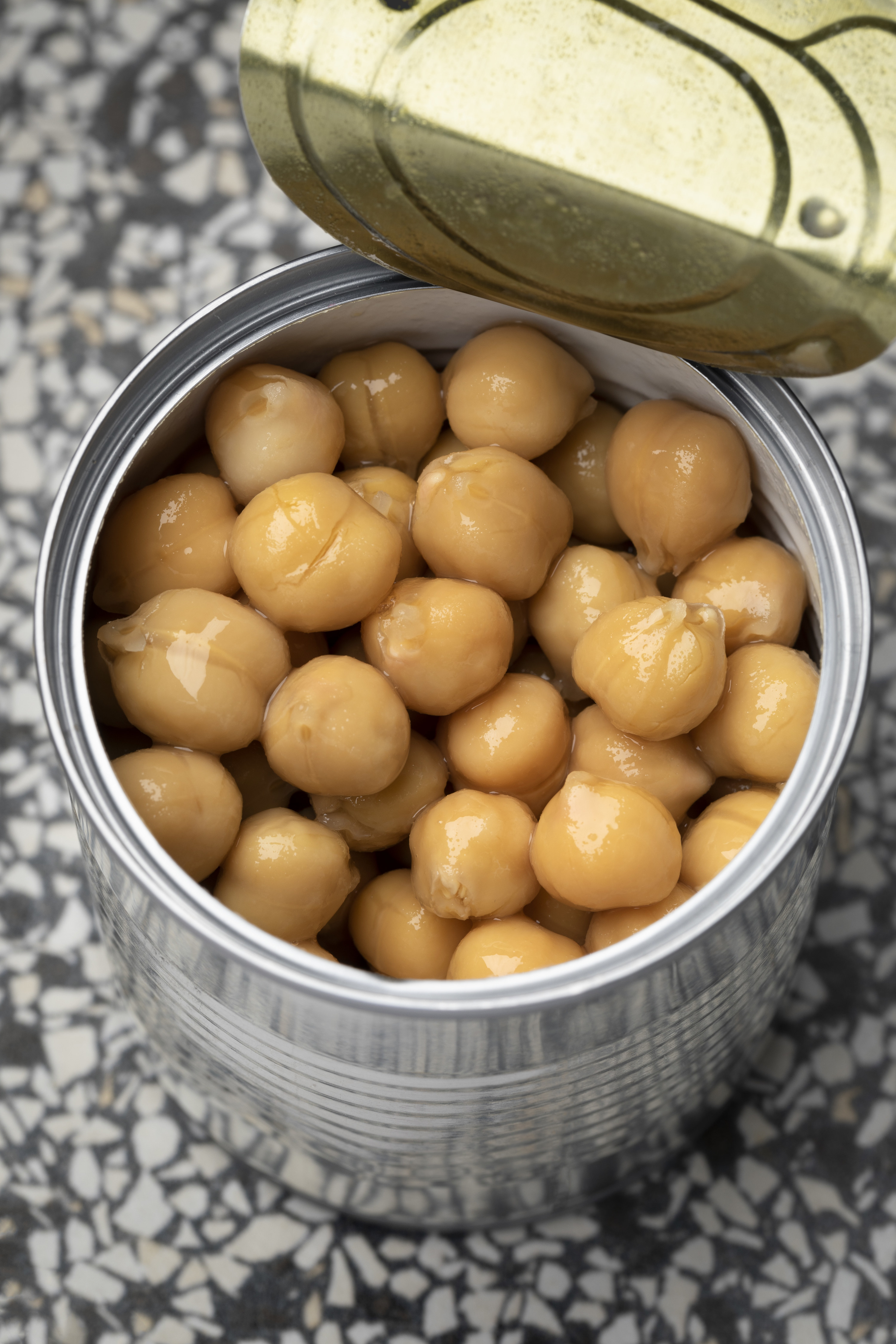 chickpeas in a can