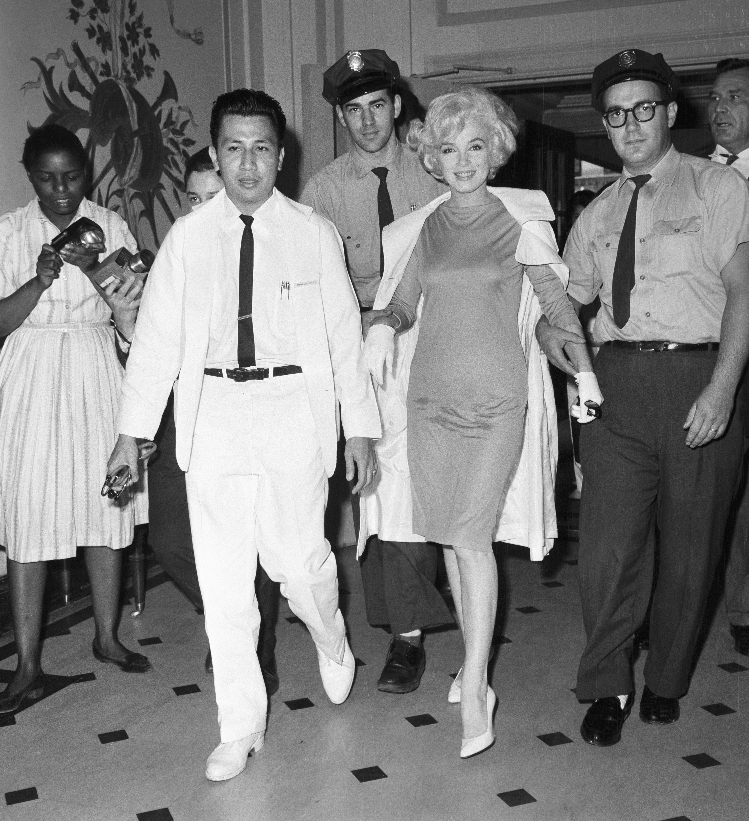 Marilyn walking with several men
