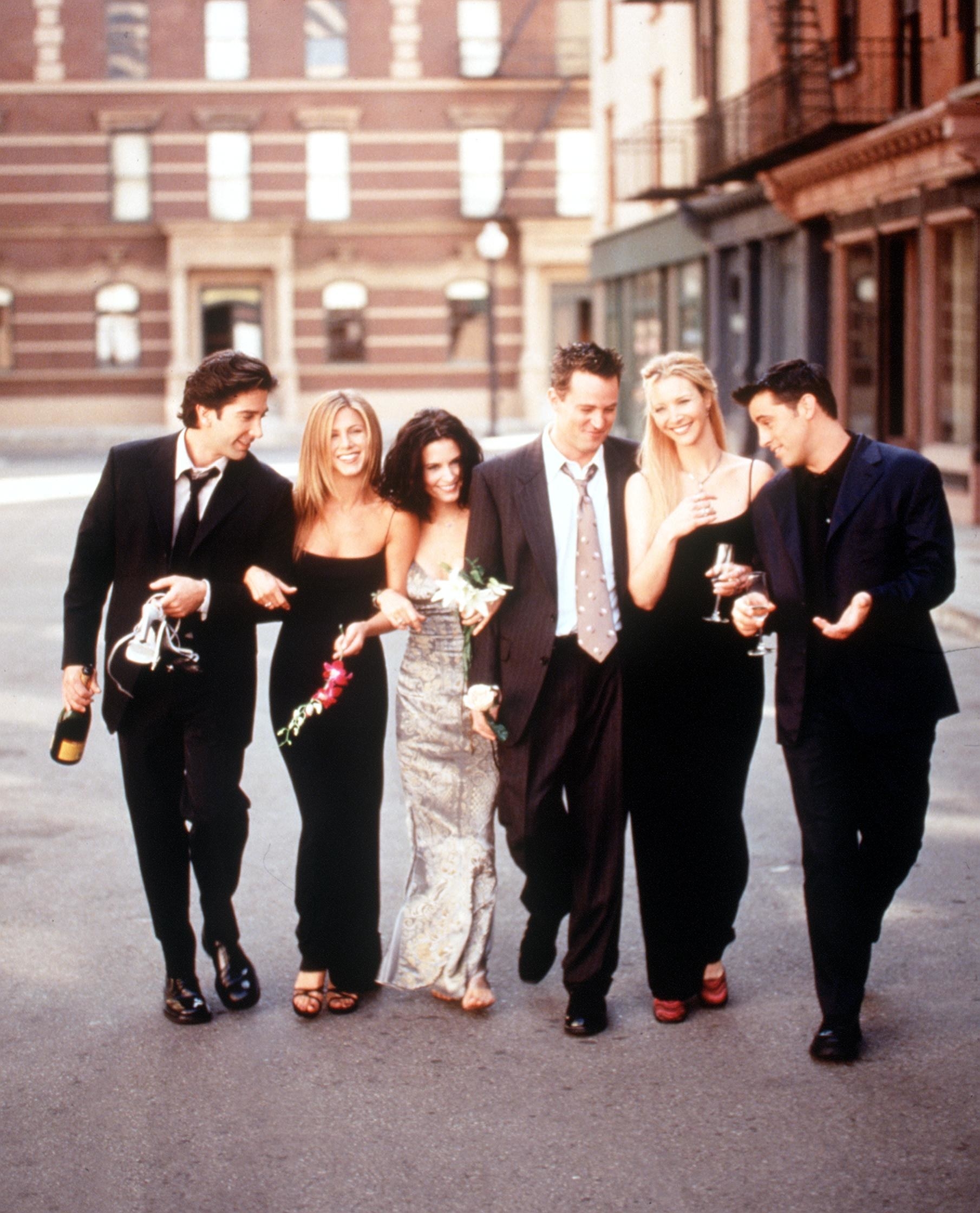 Courteney with other Friends cast members