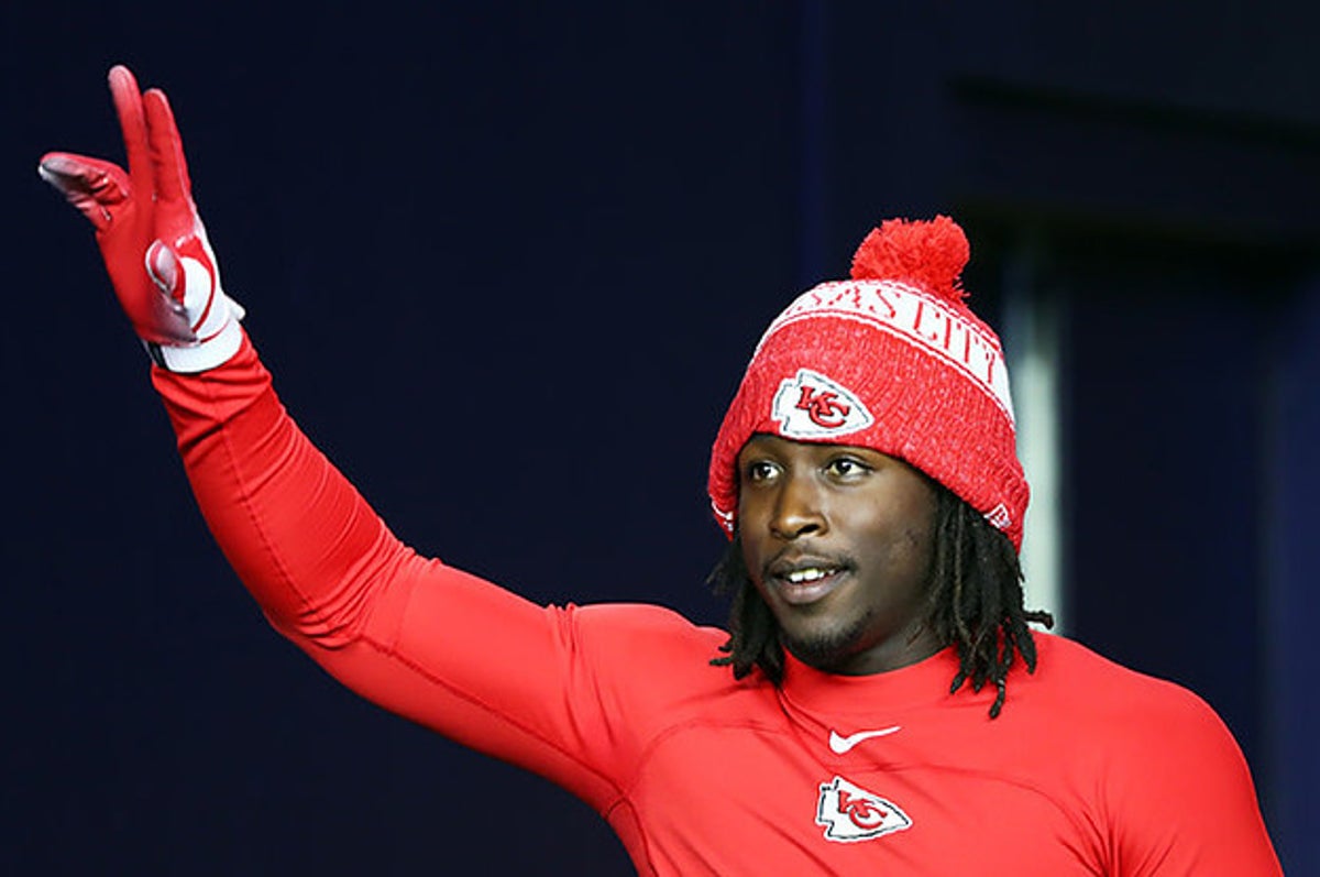 Kareem Hunt: Kansas City Chiefs RB hits, kicks woman in February video