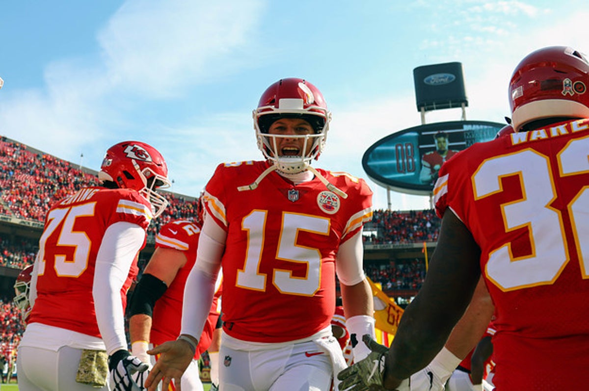 Chiefs new starting QB Mahomes gets support from godfather LaTroy Hawkins