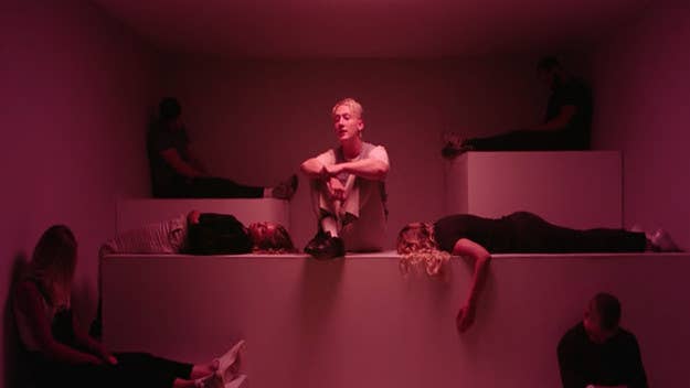 The U.K. singer's soulful voice and mesmerizing visual make a perfect match.