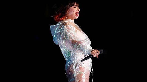 The greatest living pop artist brings her most recent one-off single to one of the late night Jimmys' shows.