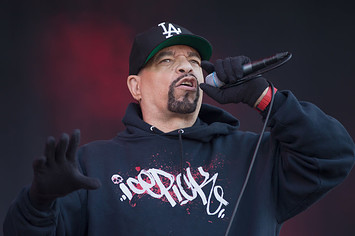 ice t performing mic