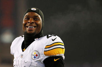 This is a picture of Le'Veon Bell.
