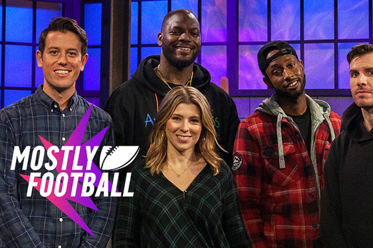 Martellus Bennett Hosts 'Mostly Football' NFL Show on Yahoo Sports