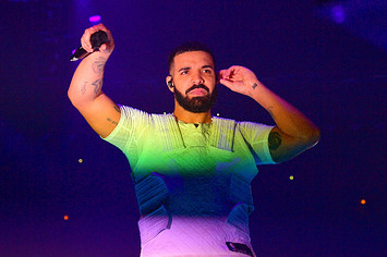 Drake performing in Chicago