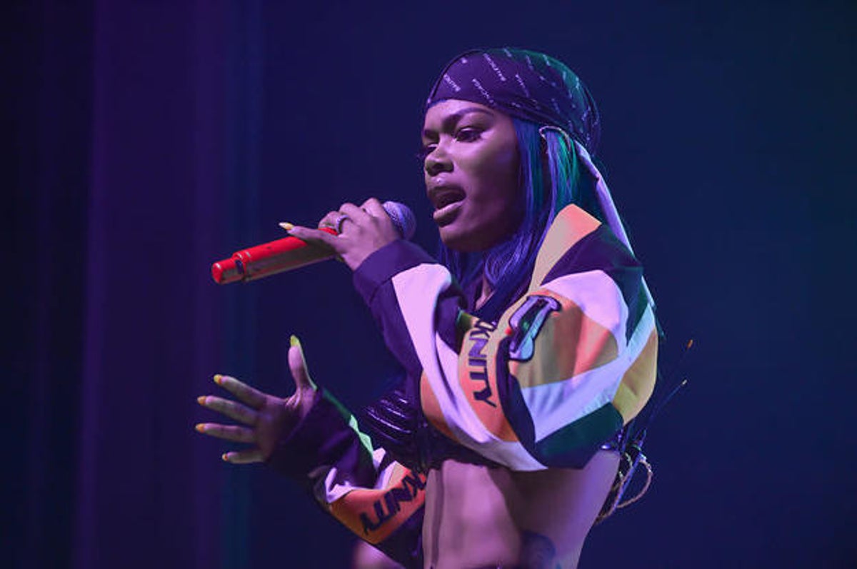 Teyana Taylor Gives Lap-Dance to Fan Onstage in Toronto | Complex