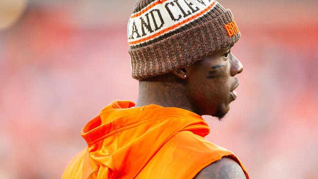 ESPN's Adam Schefter reports that the Cleveland Browns traded super talented (but troubled) wide receiver Josh Gordon to the New England Patriots in exchange for a fifth-round draft pick.