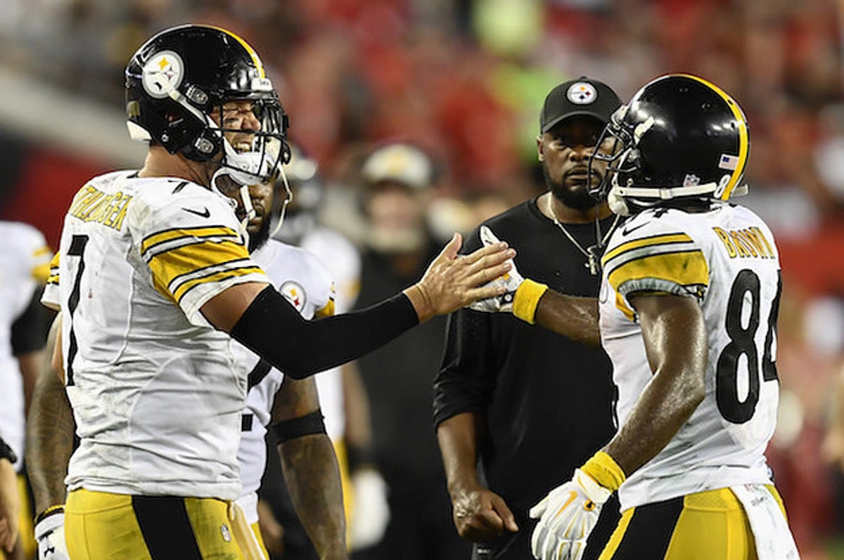 Antonio Brown threw a football at Ben Roethlisberger, skipped