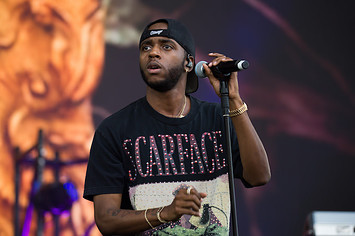 6lack performing at Wireless Festival