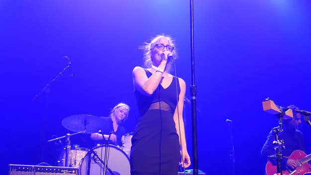 Fiona Apple performed the live debut of her anti-Trump song at a Standing Rock benefit concert in Los Angeles.