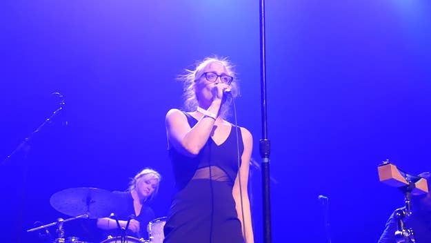 Fiona Apple performed the live debut of her anti-Trump song at a Standing Rock benefit concert in Los Angeles.