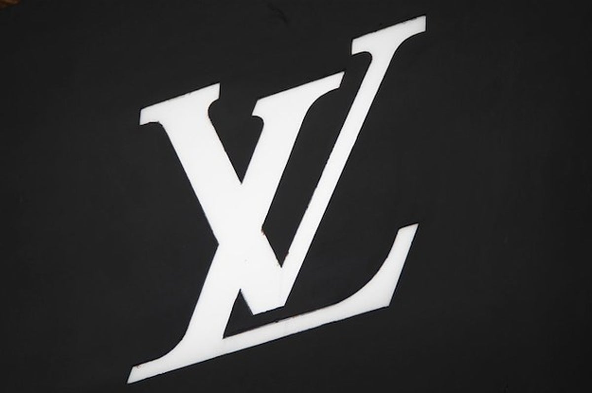 Virgil Abloh stages his first Louis Vuitton show in Paris – Louis Vuitton  SS19 menswear
