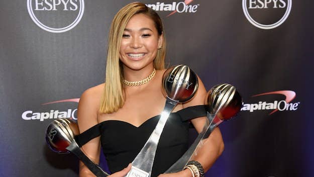 During the Pyeongchang Olympics, when then 17-year-old Chloe Kim won a gold medal at the women’s snowboard halfpipe, she told reporters she was listening to "Motorsport" by Migos, Cardi B, and Nicki Minaj before getting on the slopes. At the ESPYs last night, she proved once again she's a true music fan. 