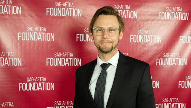 Jimmi Simpson weighs in on 'Westworld' theories grabbed straight from Twitter.