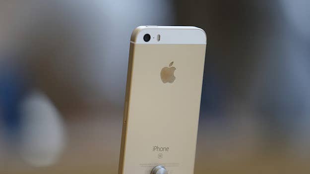 Leaked photos claim to show an iPhone SE 2 with the best of both worlds.