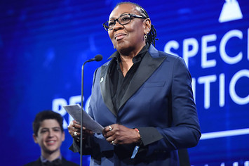 Gloria Carter accepts a Special Recognition Award onstage at the 29th Annual GLAAD Media Awards.