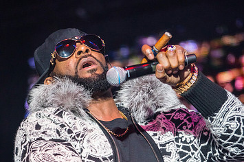 R. Kelly performs at Little Caesars Arena.