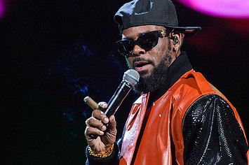 This is a photo of R Kelly.