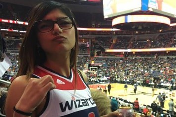 Mia Khalifa hangs out at a Wizards game.