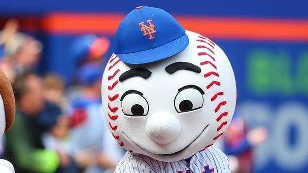 Mr. Met was caught flipping off a group of fans on Wednesday night during a game. The Mets issued an apology for it a short time later.