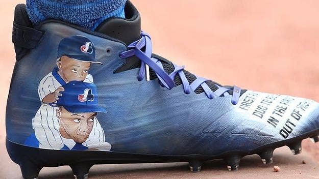 Delino DeShields pays tribute to his father on custom Father's Day cleats.