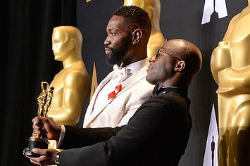 'Moonlight' director Barry Jenkins (R) and writer Tarell Alvin McCraney pose with the Oscar