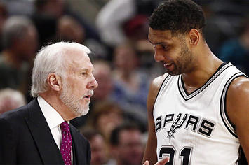 Tim Duncan and Gregg Popovich talk on the sidelines.