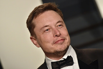 Elon Musk arrives at the 2017 Vanity Fair Oscar Party