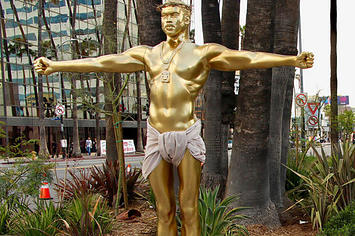 A Kanye West statue that propped up in L.A. on Wedensday.