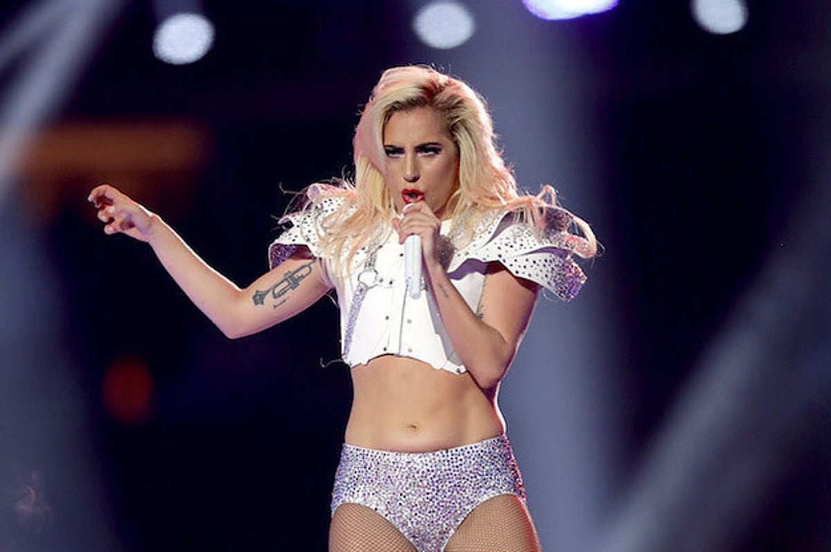 Lady Gaga at the Super Bowl: No Controversy, Lots of Glitter - The New York  Times